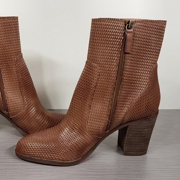 Hinge Daphne Bootie, Cognac Leather, Womens Size 7 - Picture 6 of 9